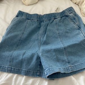 denim easy pull-on shorts in rathmore wash